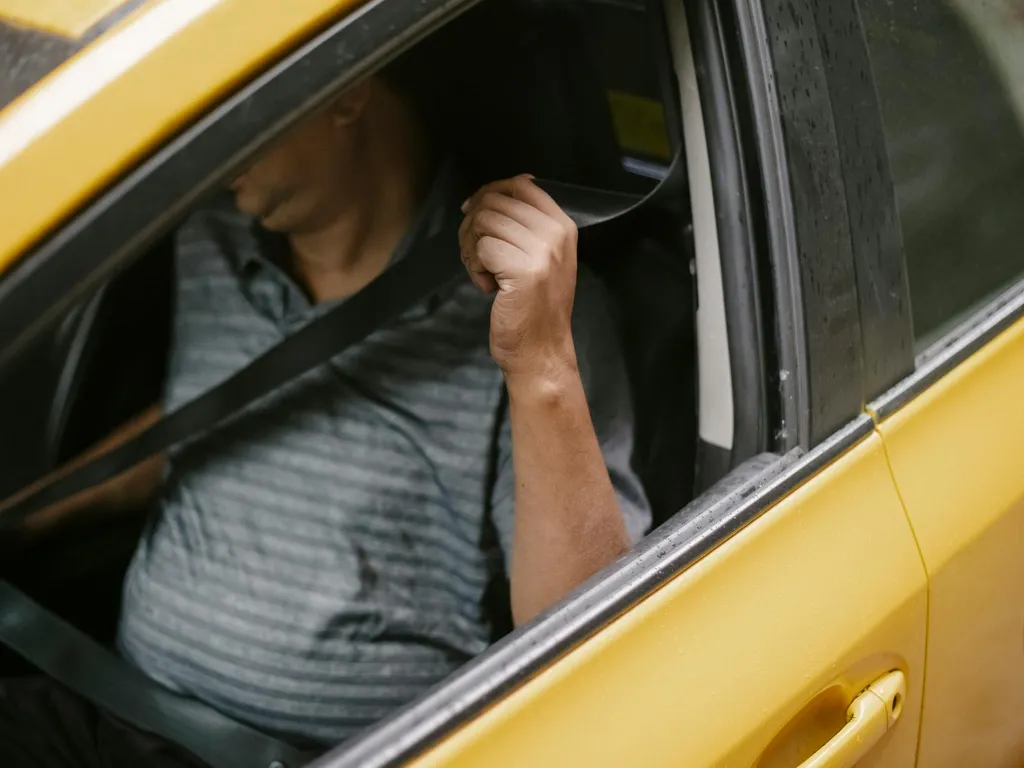 Ceintures de sécurité sur une voiture ancienne, que dit la réglementation et que faire pour rester en règle ?